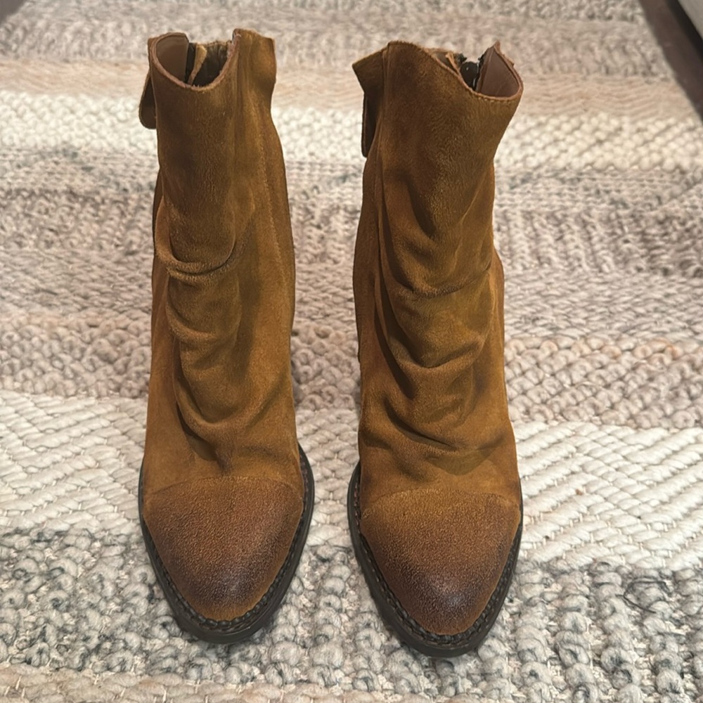 Sbicca tobacco suede boots size 8